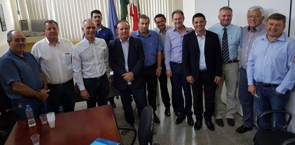 Prefeito cobra soluções para rodovias da região em reunião com secretário de Estado