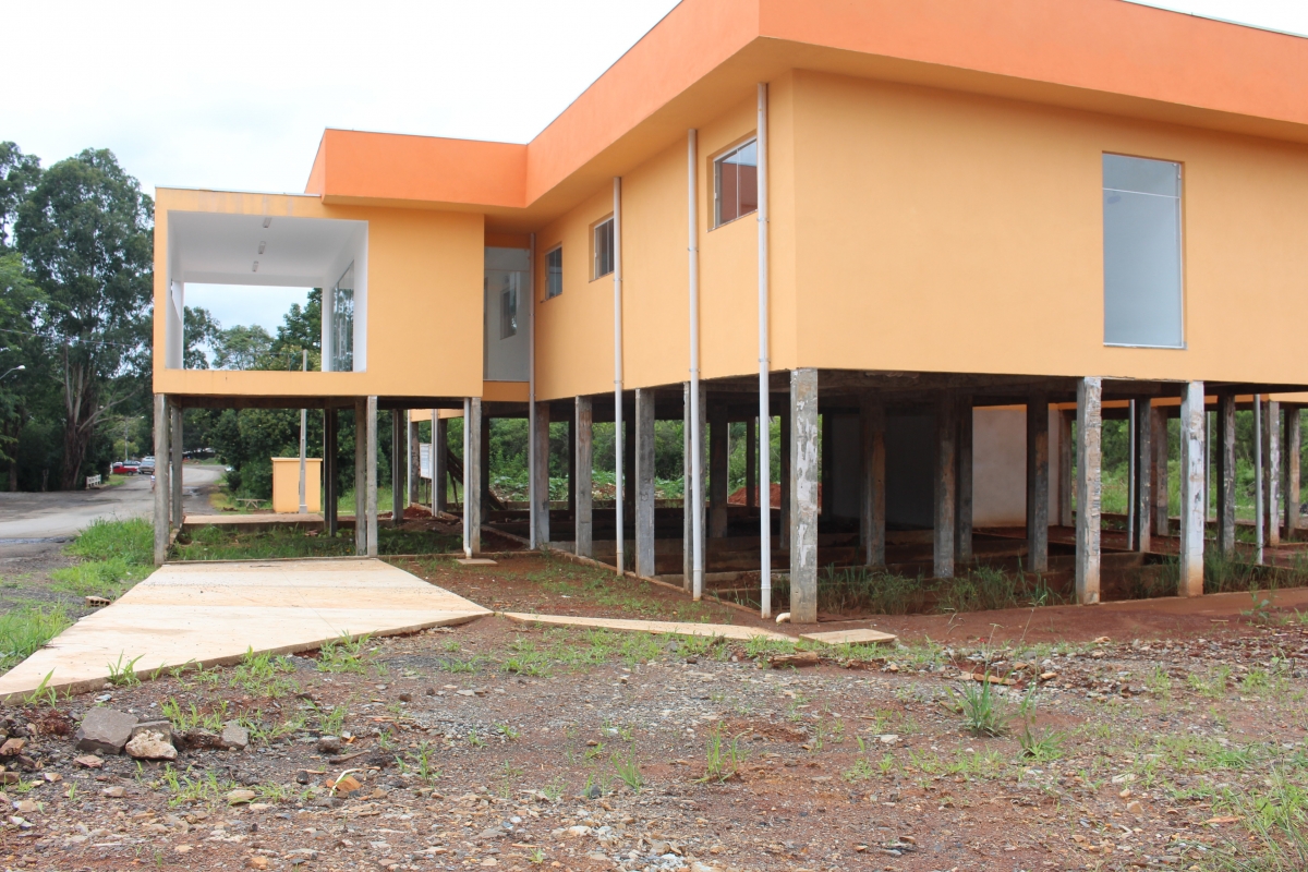 Unidade de Saúde é construída sem rampas de acesso para ambulâncias e cadeirantes