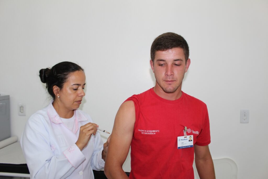 Três Barras realiza atualização vacinal de trabalhadores florestais