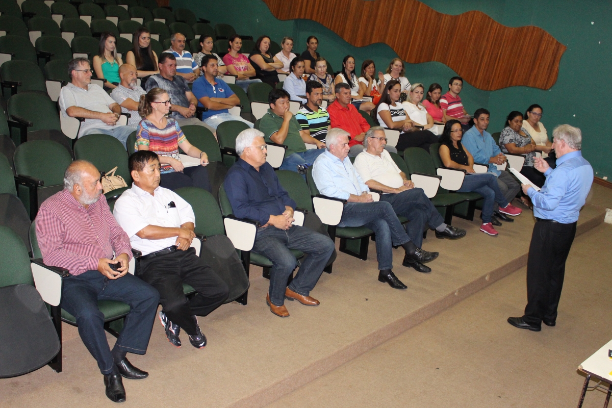 Servidores da prefeitura participam de palestra sobre excelência no atendimento ao público