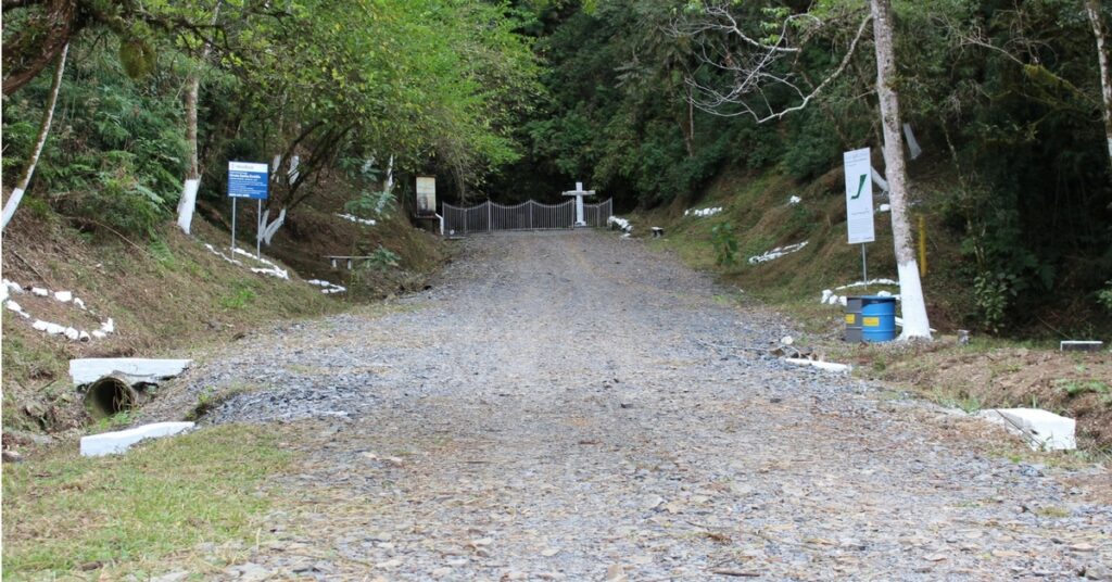 Gruta Santa Emídia está pronta para receber fiéis na Sexta-Feira Santa