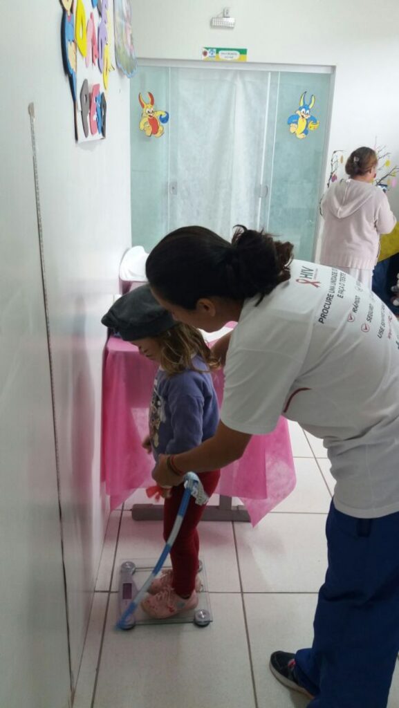 Posto Azul realiza aferição de peso e altura de crianças