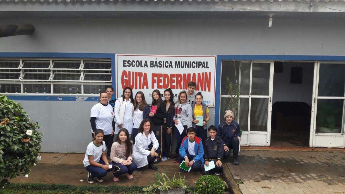 Equipe de ESF vacina crianças contra HPV e Meningite C em escola