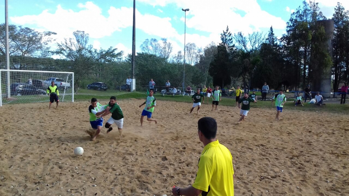 Artilheiros marcam 41 gols pela rodada do campeonato de futebol de areia em Três Barras