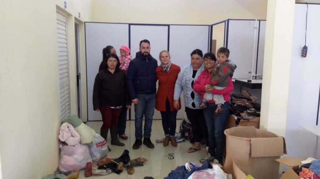 Famílias carentes começam a receber donativos em Três Barras