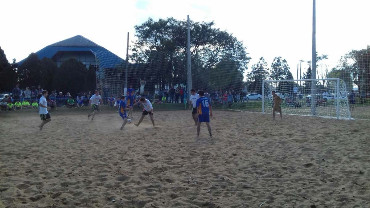 Fut e Danone e Amigos do Jonko fazem a final do Campeonato de Futebol de Areia em Três Barras