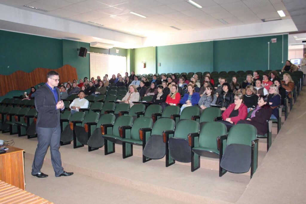 Semestre é finalizado com a capacitação de educadores em Três Barras