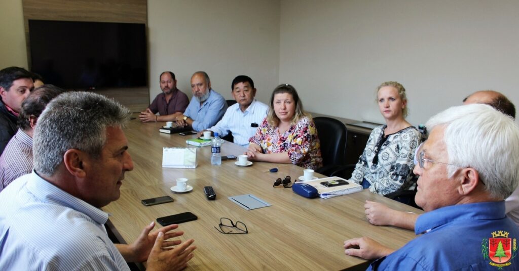 Contorno rodoviário e assuntos relacionados à área de saúde pautam encontro entre Shimoguiri e Mariani
