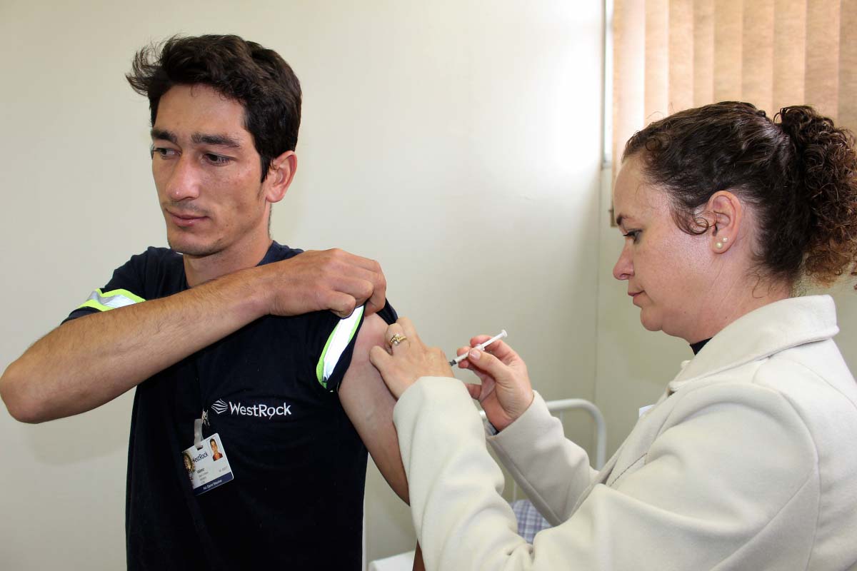 Vigilância Epidemiológica e ESF realizam nova etapa da atualização vacinal de trabalhadores em Três Barras