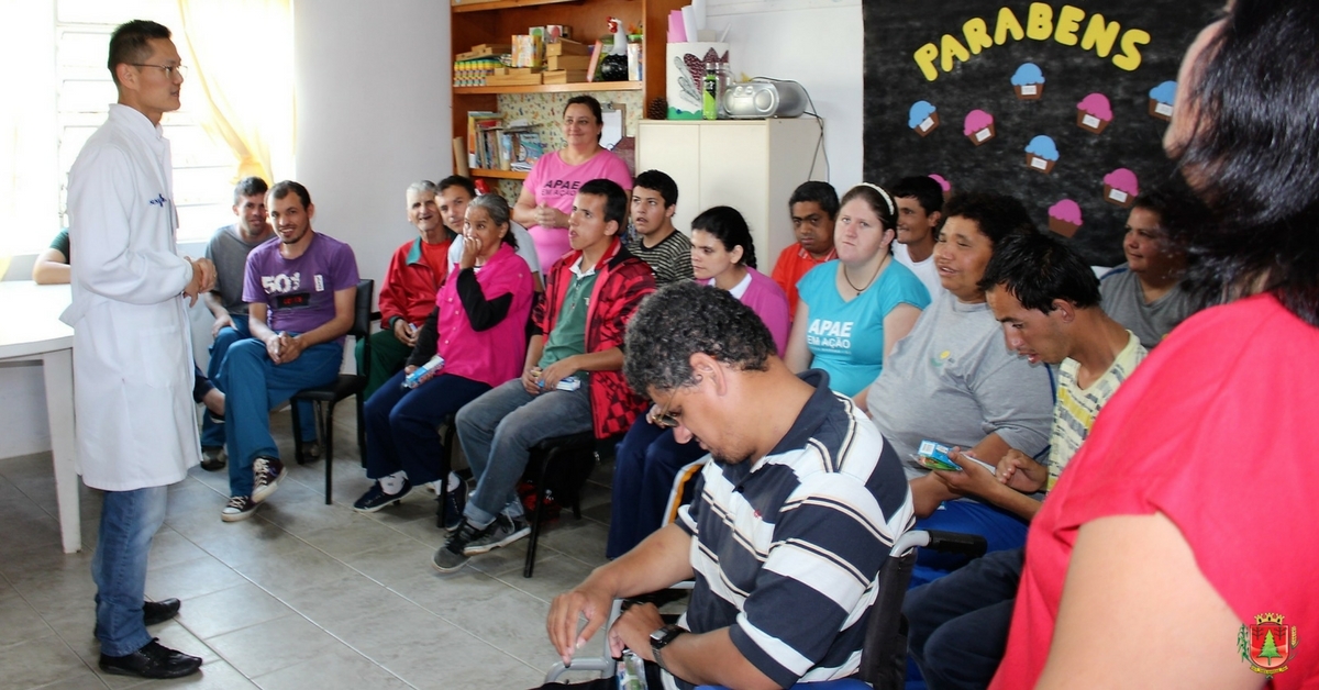 Equipes ESF 002 e 008 promovem ação com alunos da Apae
