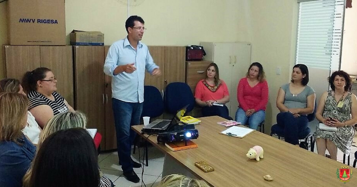 Capacitação reúne profissionais de assistência social e do serviço de acolhimento