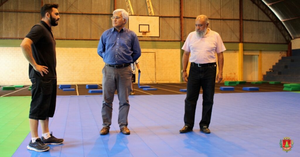 Quadras esportivas do interior estão recebendo piso de polipropileno Quadras esportivas do interior estão recebendo piso de polipropileno