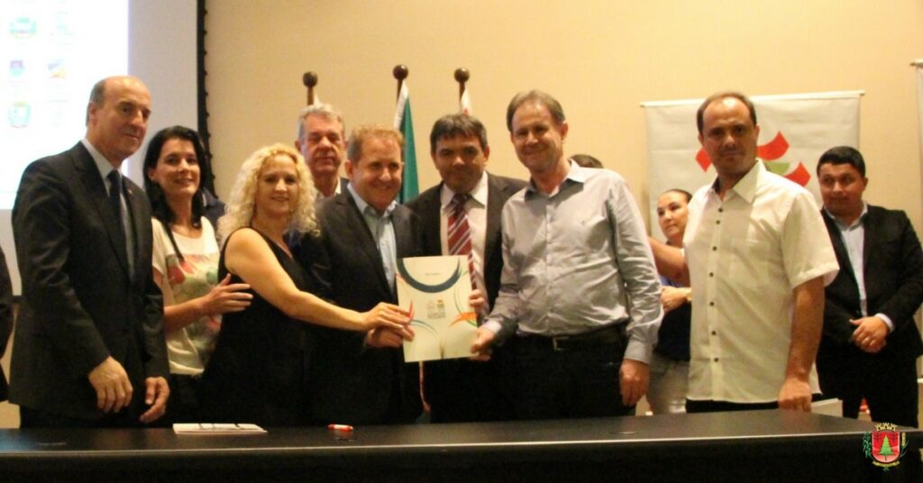 Secretária de Assistência Social assina contrato para construção de novo Cras