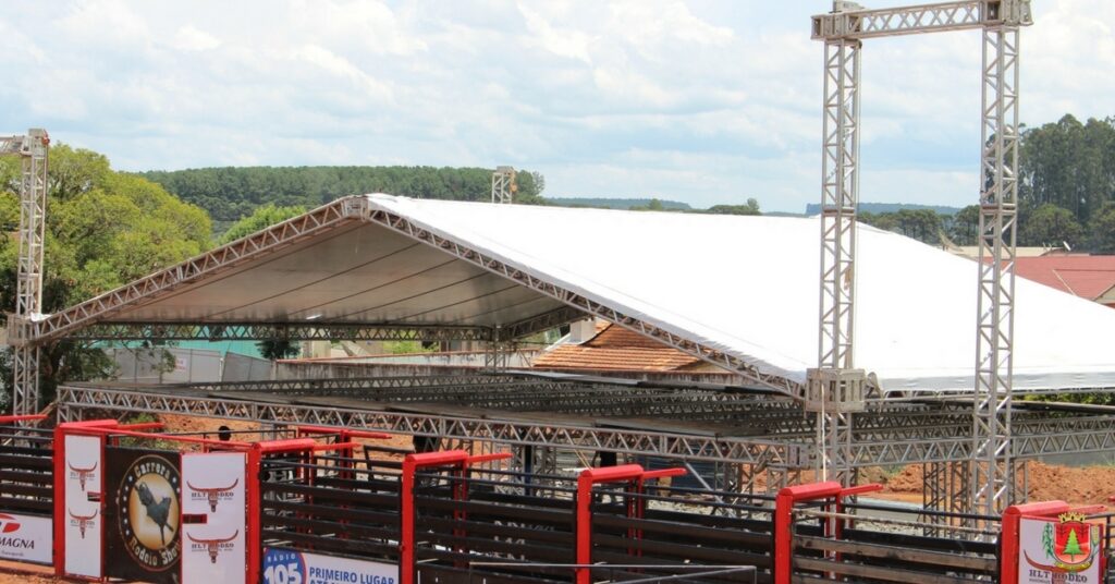 Estrutura para shows e rodeio country está sendo montada