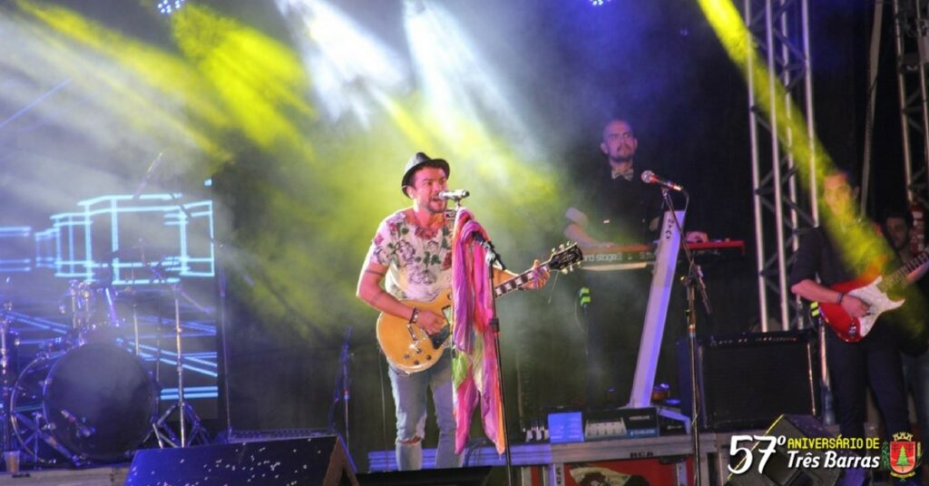 Show de Felipe Duran encerra a festa de aniversário da cidade