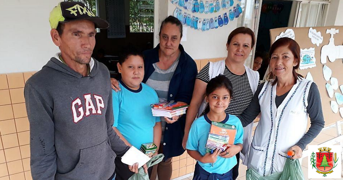 Alunos da rede municipal começam a receber kits de material escolar