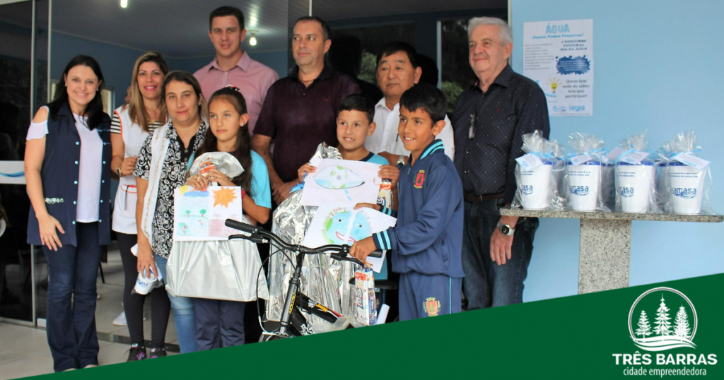 Vencedores são premiados em concurso de desenhos sobre o Dia Mundial da Água