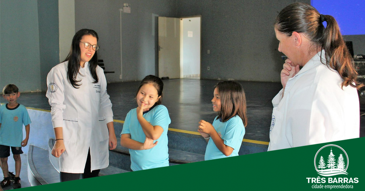 Alunos participam de ação do projeto “Flúor na Escola, Criança Feliz” no São Cristóvão