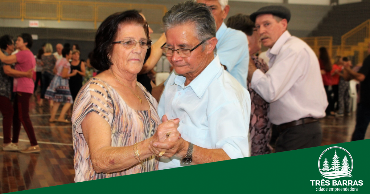 Baile da Melhor Idade recebe público de diversas cidades da região