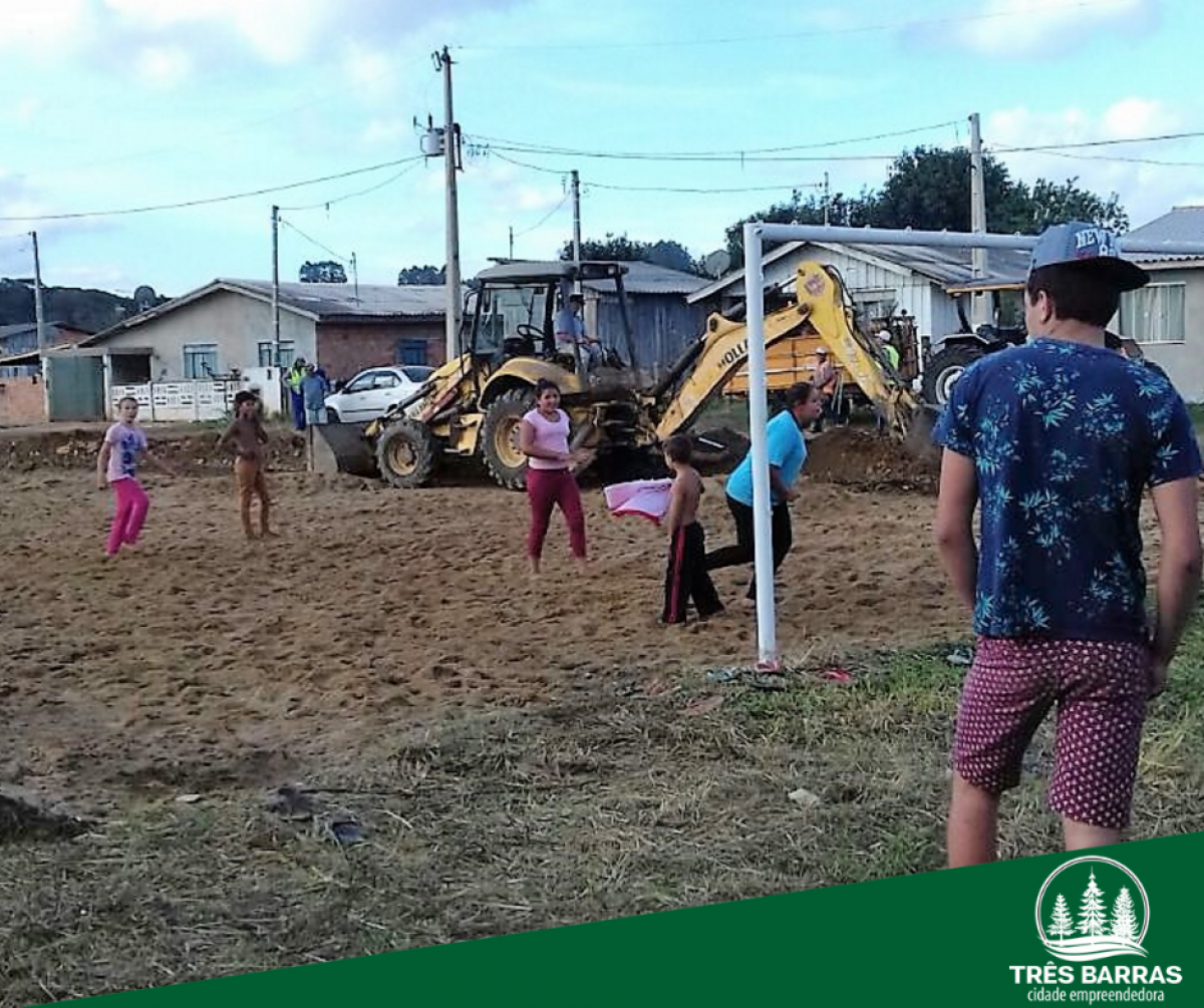 Cancha de areia recebe melhorias no bairro Bom Jesus
