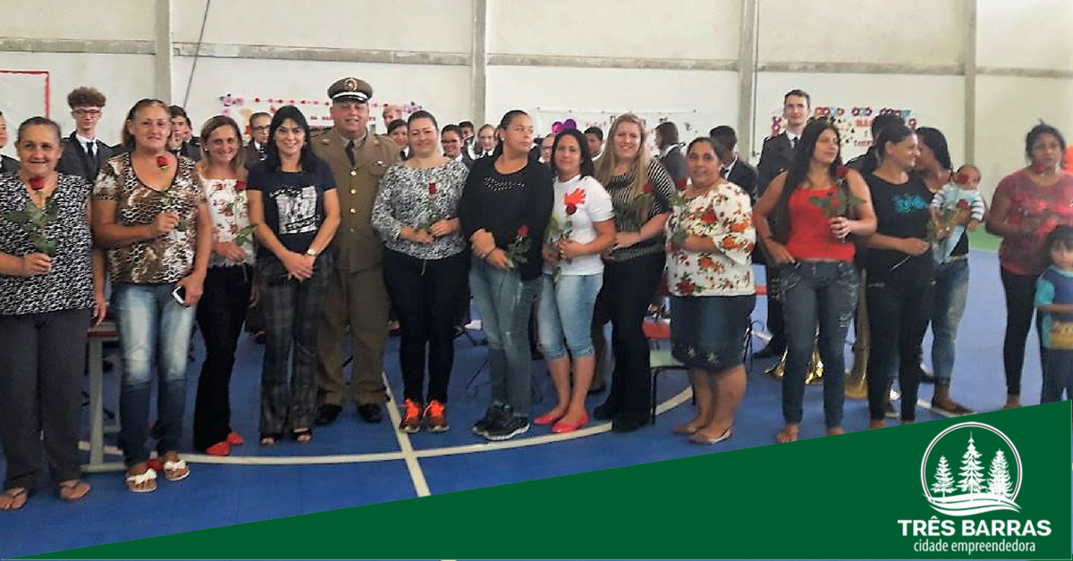 Escolas municipais promovem atividades para homenagear as Mães