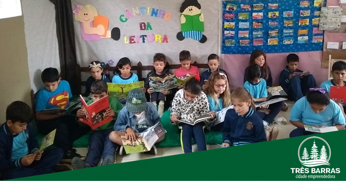 Extensão II incentiva a leitura com projetos na escola e junto às famílias dos alunos