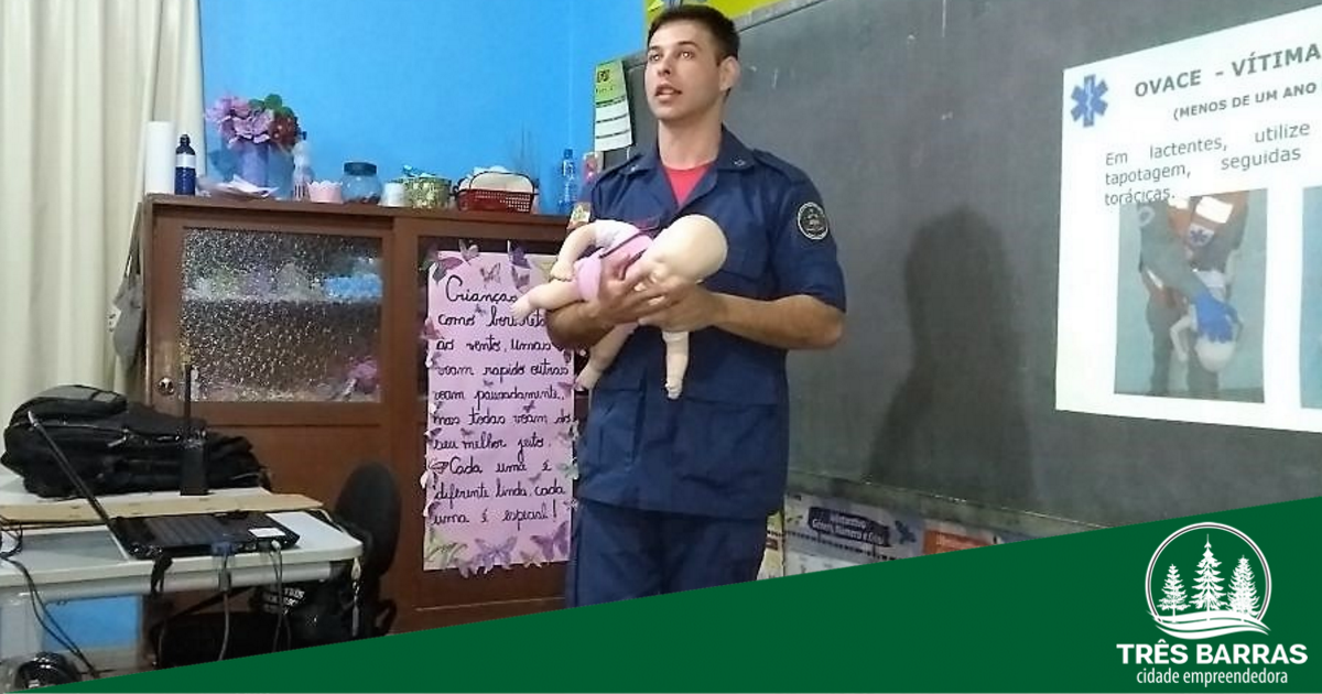 “Primeiros socorros” é tema de palestra com professores e funcionários de escola do interior