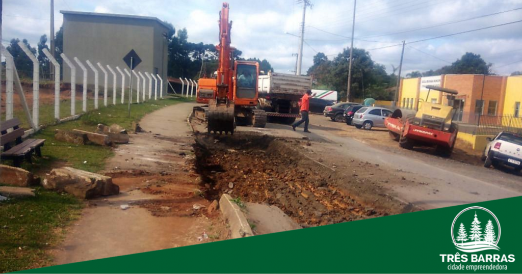 Realizado conserto provisório em partes de asfalto danificado no Km 06/ Barra Grande