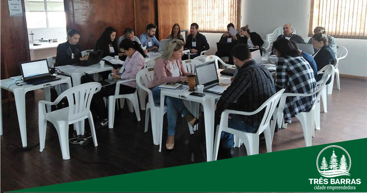Servidores são treinados para operar sistema que gerencia projetos em execução pelo município