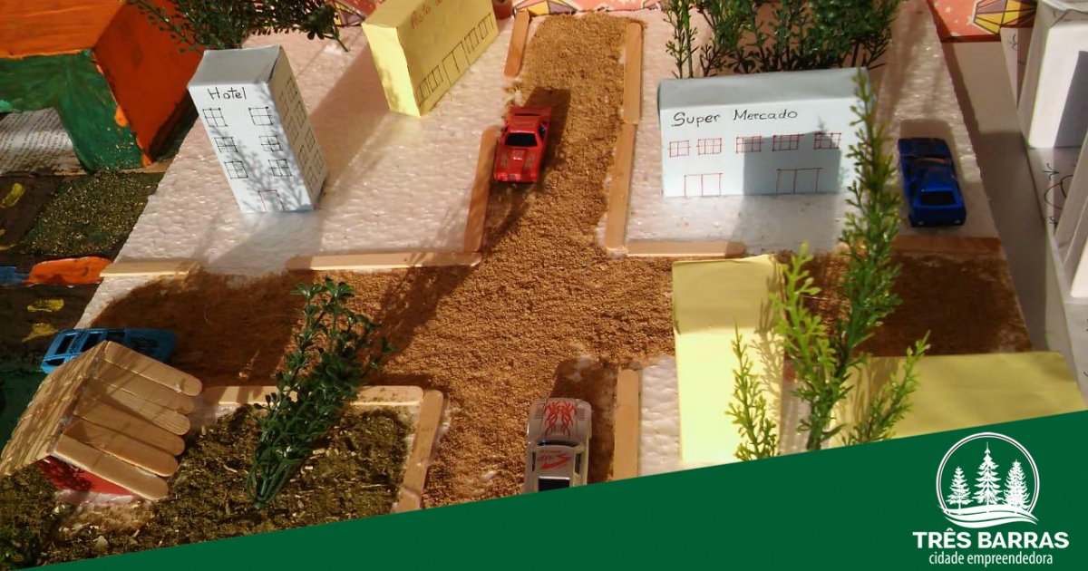 Alunos da Extensão II confeccionam maquetes para expor conhecimento adquirido em sala de aula