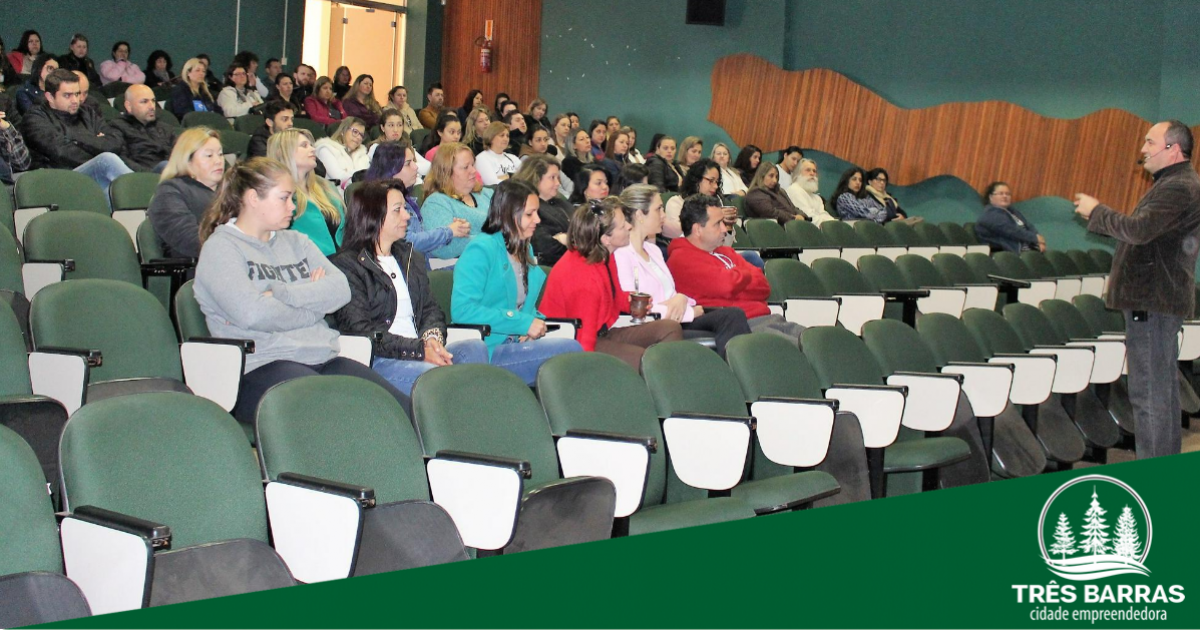 Capacitação de professores marca o início do projeto Jovens Empreendedores Primeiros Passos
