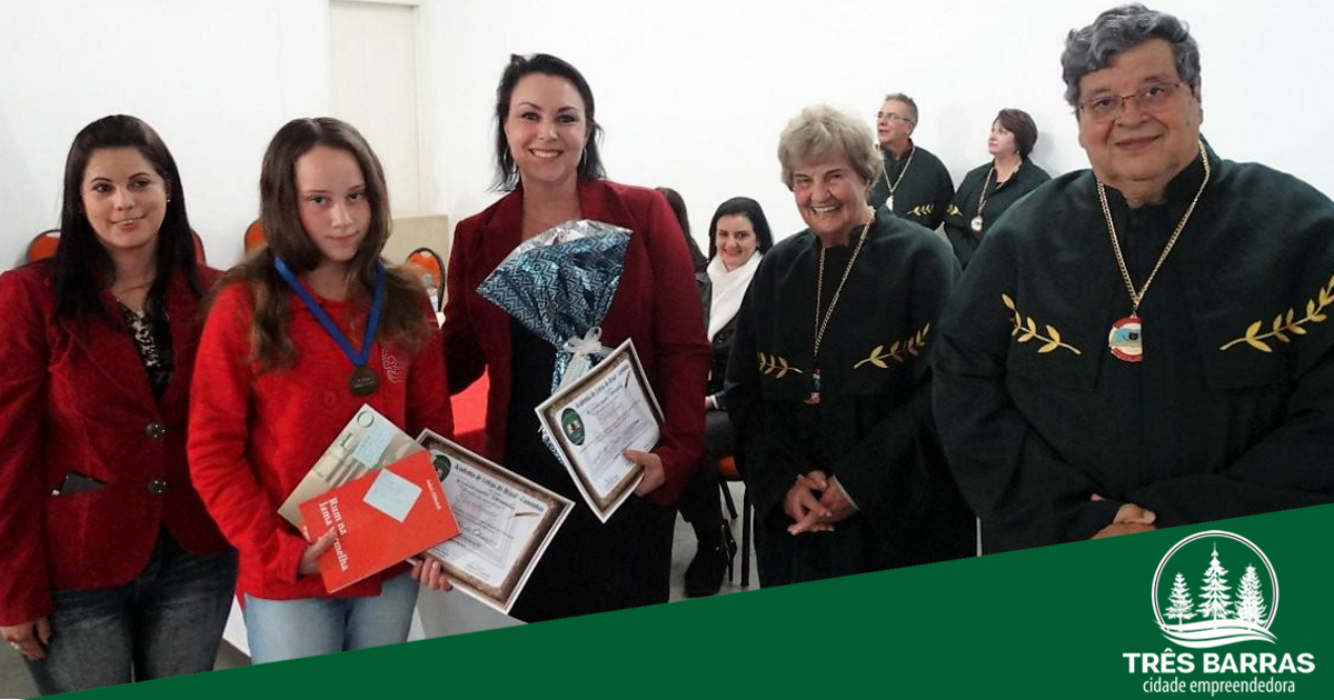 Aluna e professora da EBM Guita Federmann são premiadas em concurso literário