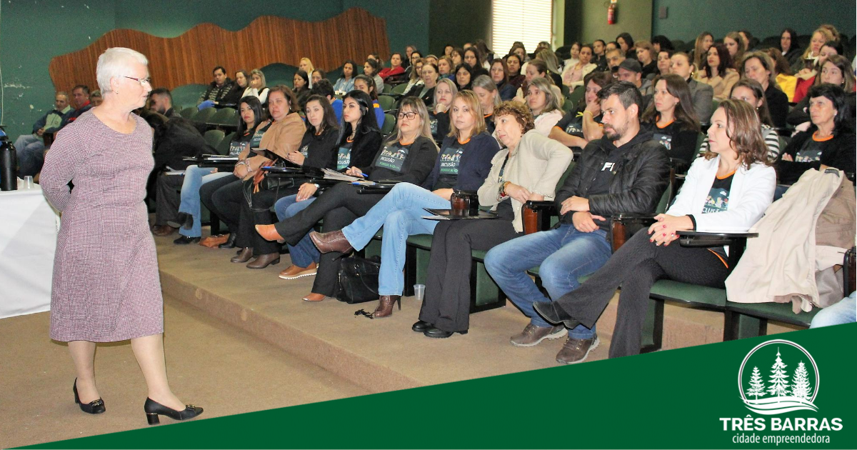 Seminário pelos 40 anos da APAE reúne profissionais que atuam na educação especial