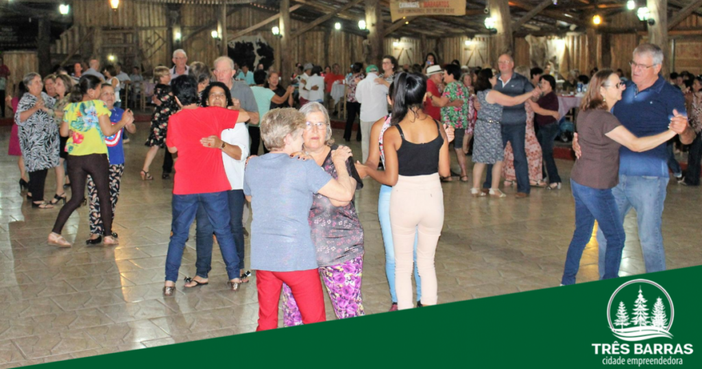 Confraternização entre grupo e idosos do São Cristóvão encerra festividades da Melhor Idade