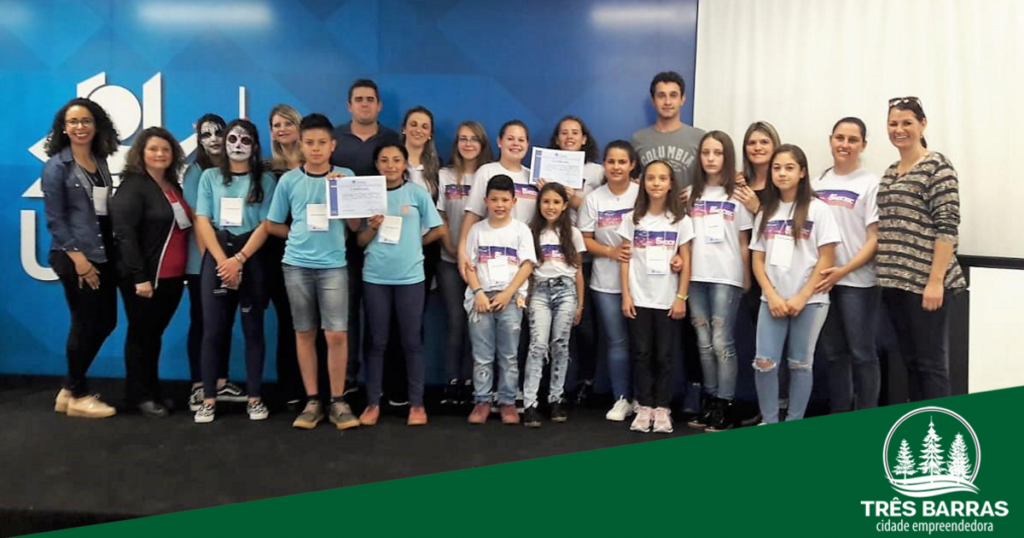 Estudantes de escolas municipais classificam trabalhos à etapa final da 8ª MOCISC