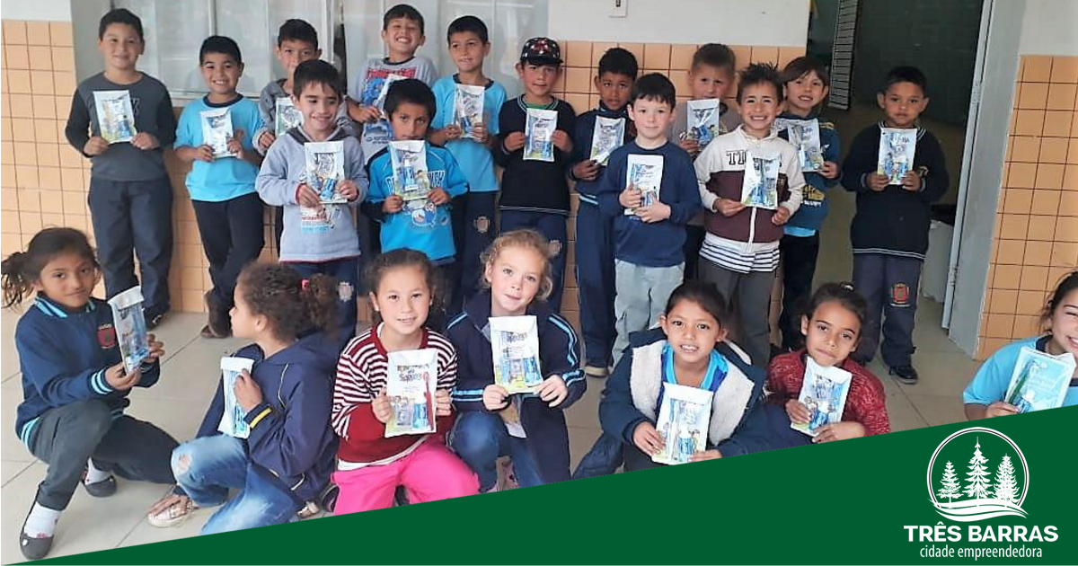 Mil kits de saúde bucal são entregues para alunos de escolas municipais