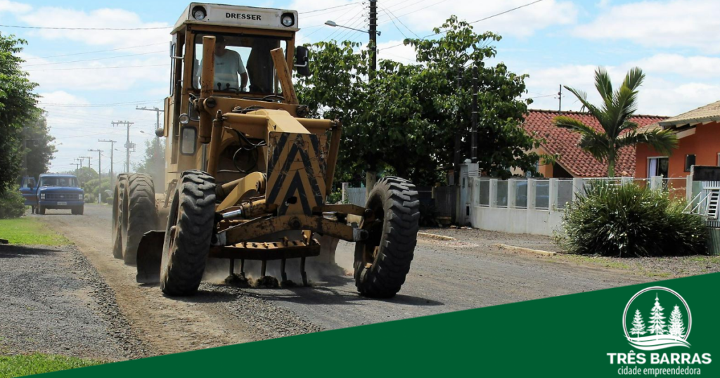 Prefeitura trabalha na recuperação de ruas e estradas danificadas pelas chuvas