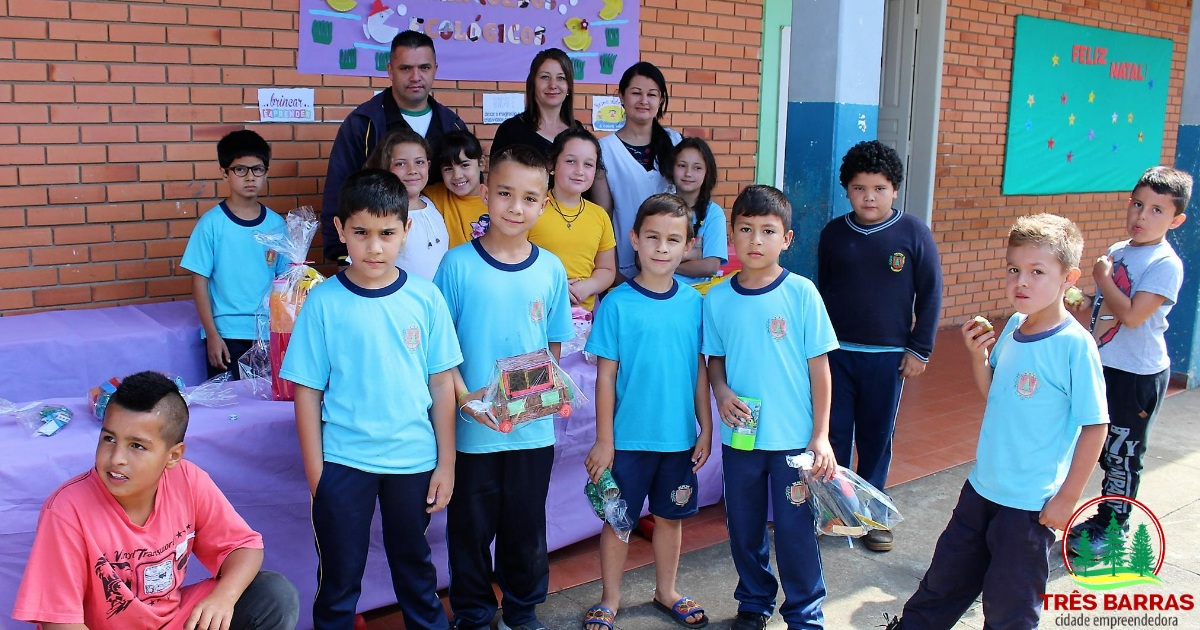 Alunos da escola Guita Federmann demonstram talento para os negócios durante a 1ª Feira do JEPP