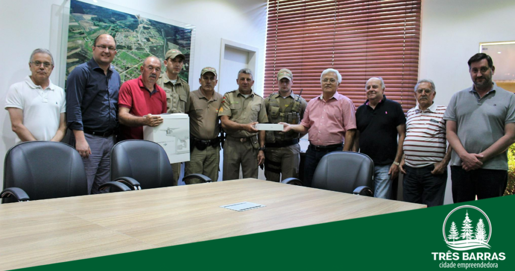 Governo de Três Barras faz a entrega de drone à Polícia Militar