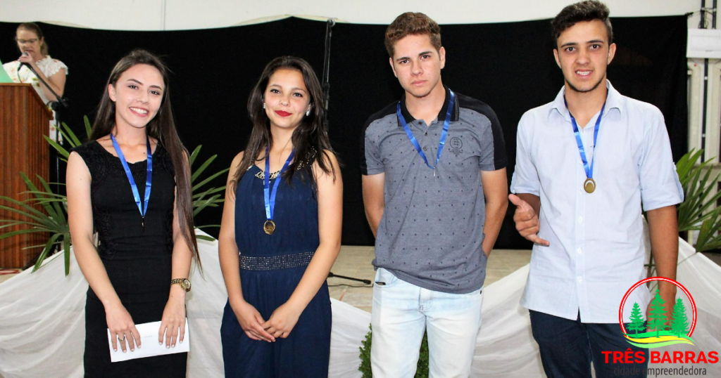 Talentos musicais são premiados durante Festival Estudantil da Canção em Três Barras