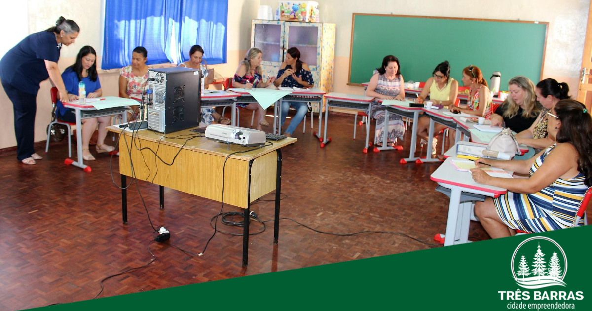 Educação de Três Barras promove capacitação com diretoras escolares