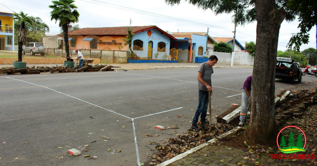 Construção de lombofaixa requer atenção redobrada de motoristas na Avenida Santa Catarina