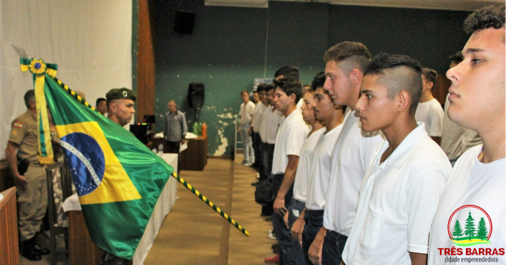 Momento cívico marca a dispensa de jovens tresbarrenses do serviço militar