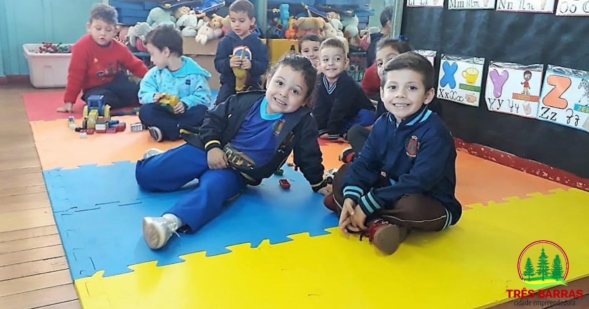 Dez Centros Municipais de Educação Infantil recebem tapetes de E.V.A