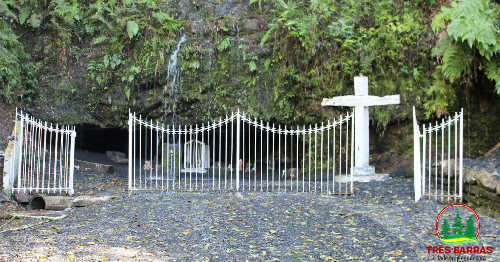 Gruta Santa Emídia está pronta para receber os fiéis na Sexta-Feira Santa