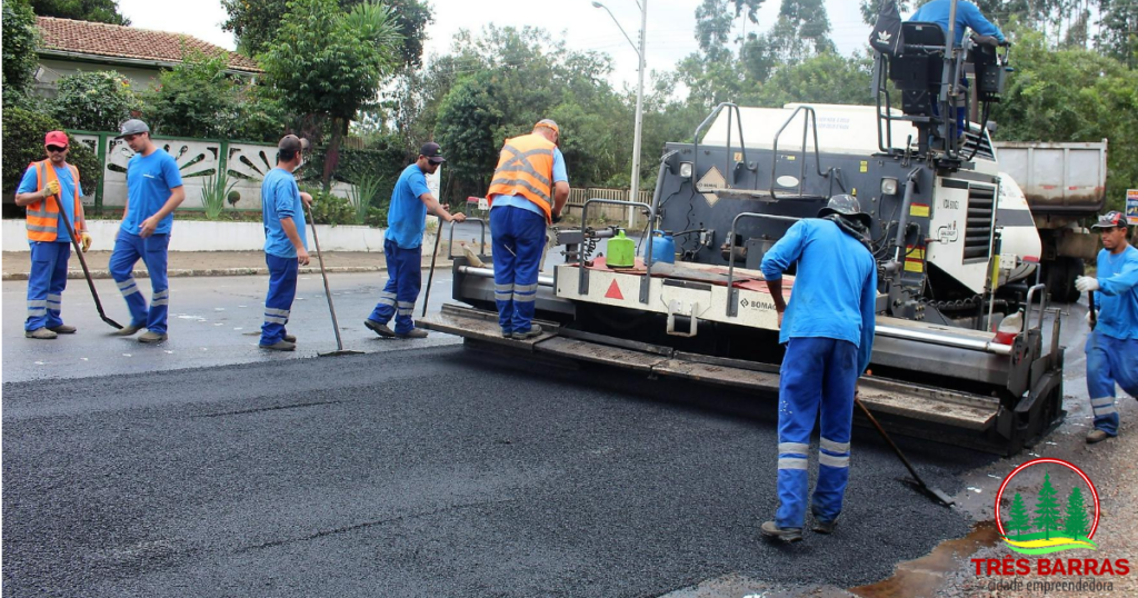 Operação tapa buracos contempla ruas, avenida e rodovia estadual em Três Barras