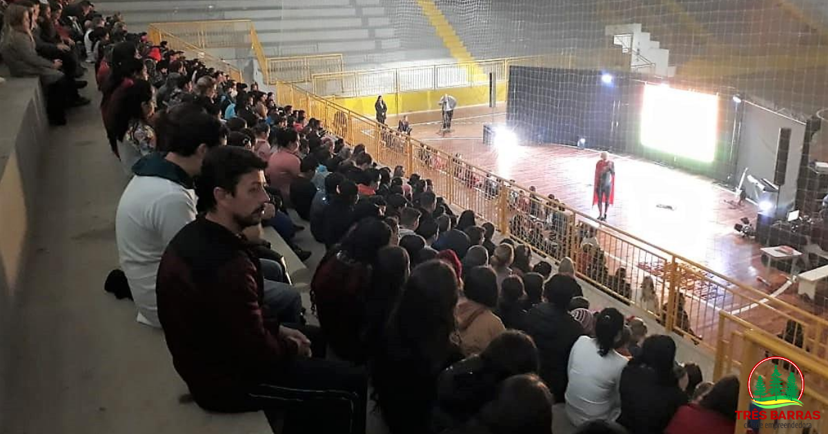 Palestras show incentivam estudantes a denunciar casos de abuso e exploração sexual infantil