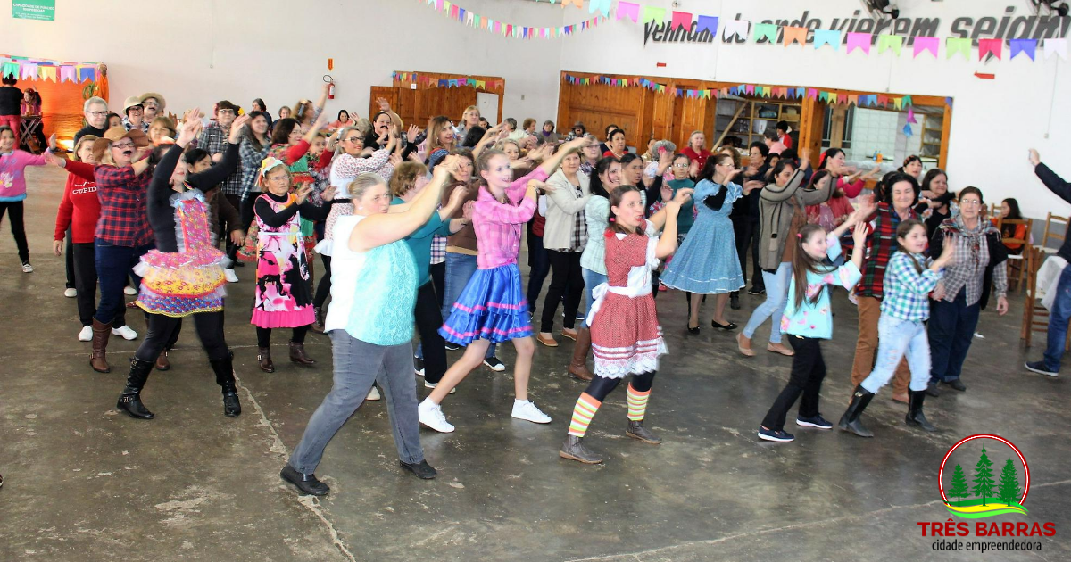 Alegria e descontração marcam o Arraiá da Melhor Idade e Clube de Mães em Três Barras