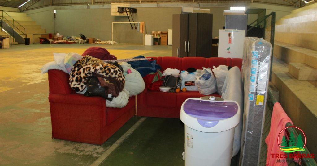 Atingidos pelas cheias começam a voltar para suas casas no São Cristóvão