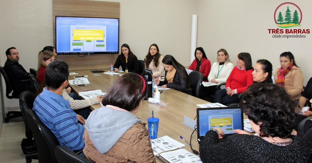 Protocolo de Atendimento a Crianças e Adolescentes é revisado e alterado durante reunião